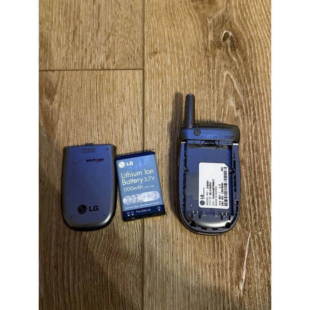 LG VX8300 - Gray and Silver ( Verizon ) Cellular Flip Phone